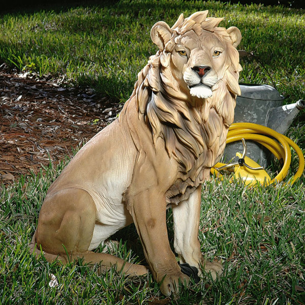 lion statue outdoor        
        <figure class=